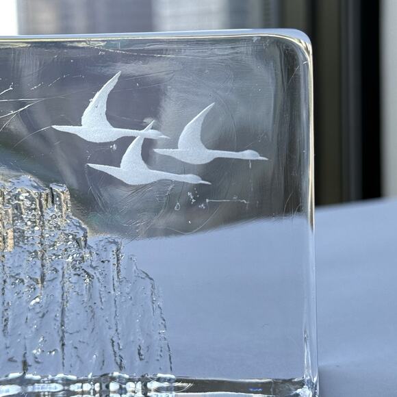 Skruf Crystal Swedish Art Glass Paperweight Bird Mountain Signed Edenflak Skruf - Picture 6 of 8